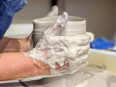 Libère tes envies créatives à l'atelier l'élément terre Création de céramique à l'élément terre