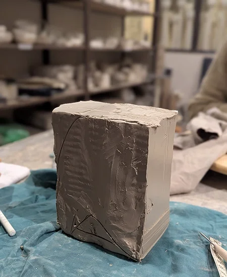 Des cours à l'atelier céramique dans une ambiance gourmande et conviviale - l'élément terre Les cours de céramique à l'atelier l'Element Terre au 58 rue Dabray à Nice