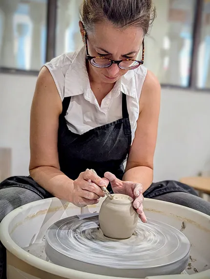 Mounia te révèle tous ses secrets de céramiste professionnelle lors de ses ateliers céramiques