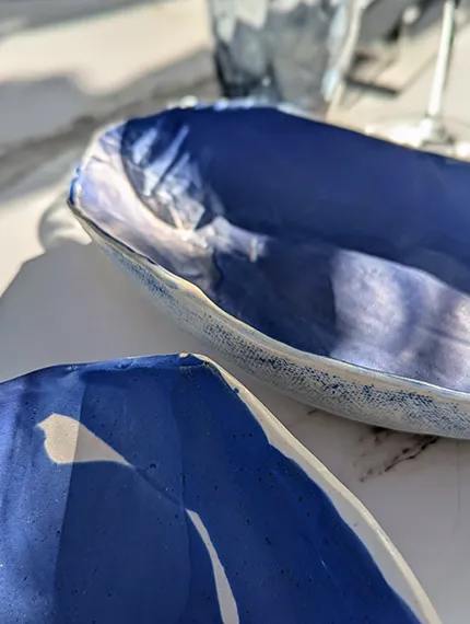 Plat émaillage bleu, restaurant la Stoa